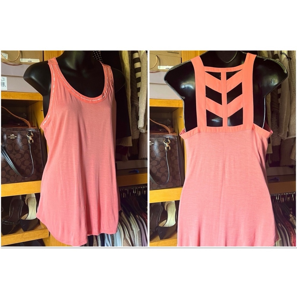 ⭐️BOGO FREE⭐️ Cute Tank with cutout back